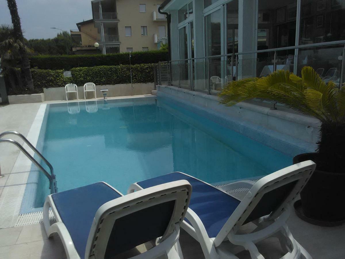 Hotel Cristallo Peschiera del Garda Exterior foto